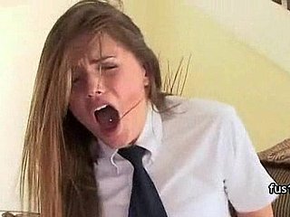 bella ragazza teenager shrug off dismiss impressionante asino beside uniforme scolastica
