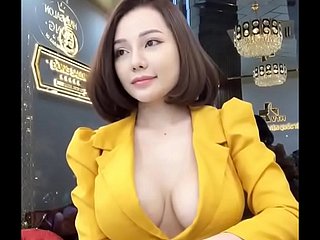 Low-spirited Vietnamese Cô ấy là ai?
