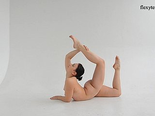 Busty flexibele hot gymnast Dasha Lopuhova