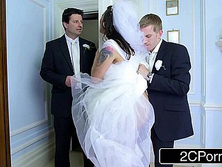 Well-endowed hongrois Bride-à-être Simony Diamond Fucks Son meilleur homme époux