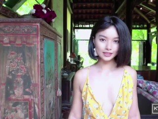 Asian Unsubtle chơi piano, chương trình tắt phần tư nhân và pees cô (Kylie_NG)