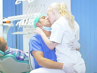 il sesso di fantasia thicket il medico durante il trattamento del fidanzato